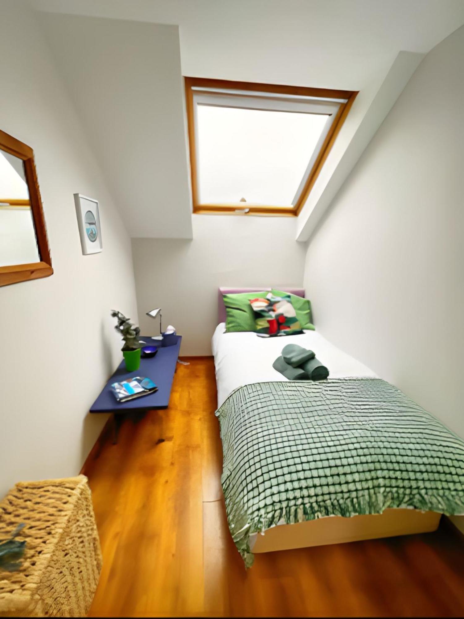 True Colours Apartment In Central Location Bangor  Exterior photo